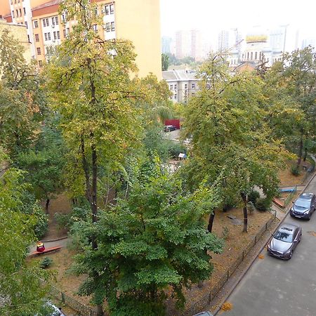 Apartment Olympyska on Velyka Vasylkyvska 45 Kiev Exteriör bild